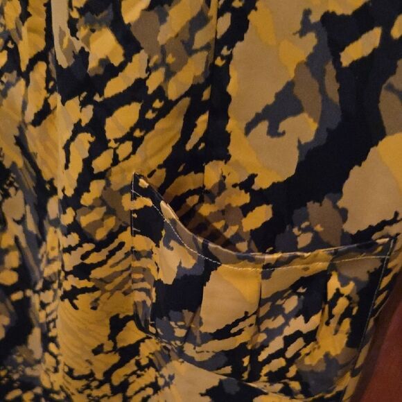 Black and Yellow Sheath Mini Dress with Crew Neck - Picture 3 of 8